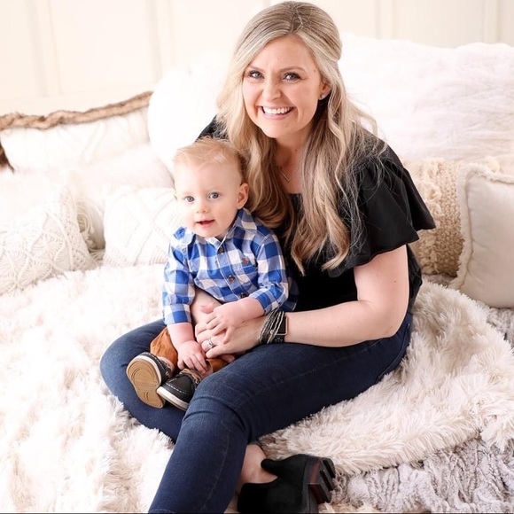 Ashley - Picture 1 of 1